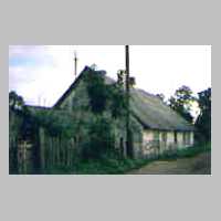 071-1012 Das ehemalige Armenhaus von Paterswalde. Hier wohnt heute die Uroma der Familie Maibach.jpg